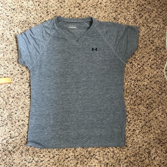 Under Armour Tops - Under Armour Tee Under Armour Tops - Under Armour Tee